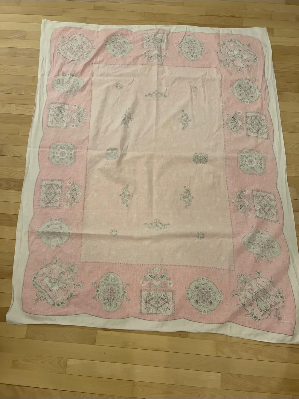 Vintage Cottagecore Pink Floral Medallion Tablecloth 50 x 64 Cottagecore